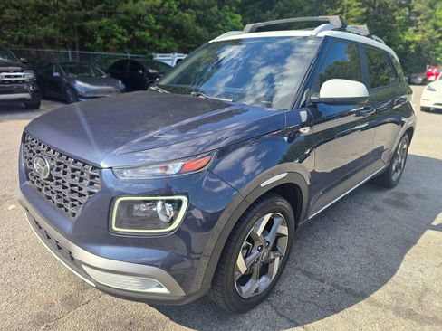 Used 2021 Hyundai Venue FWD image 3