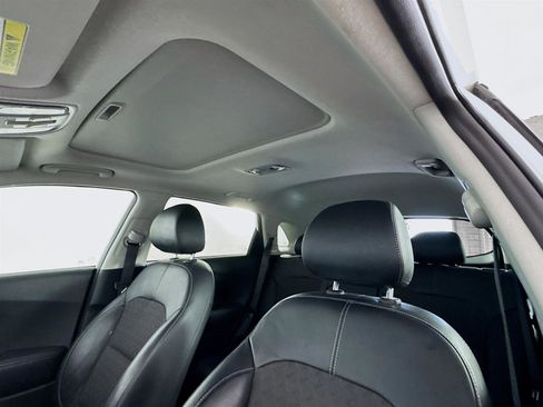 Certified 2022 Kia Niro LXS image 14