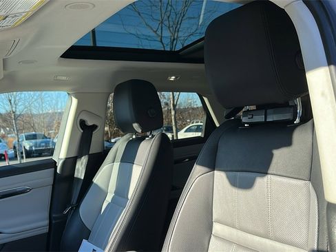 Used 2022 Land Rover Range Rover Evoque R-Dynamic SE image 10