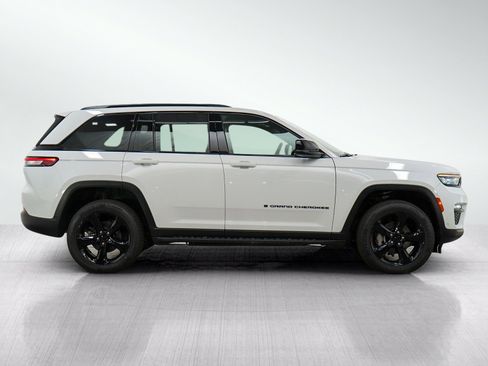 Used 2024 Jeep Grand Cherokee Limited w/ Luxury Tech Group II AWD/4WD image 6