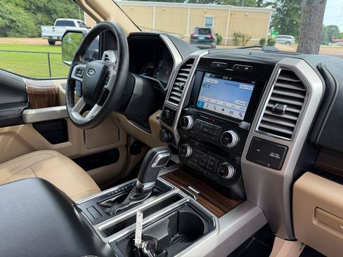 Used 2016 Ford F150 Lariat w/ Equipment Group 502A Luxury AWD/4WD image 13