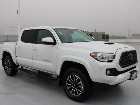 Used 2021 Toyota Tacoma TRD Sport w/ TRD Premium Sport Package image 2
