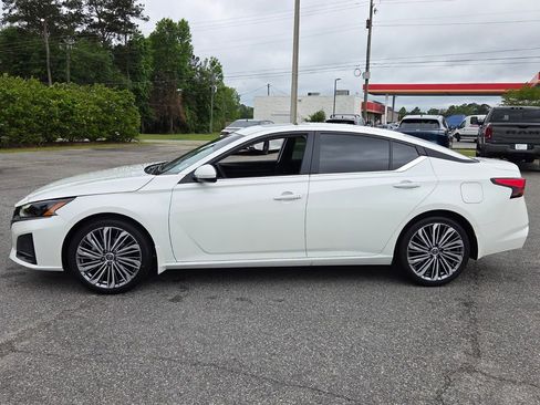 New 2026 Nissan Altima 2.5 SV FWD image 2