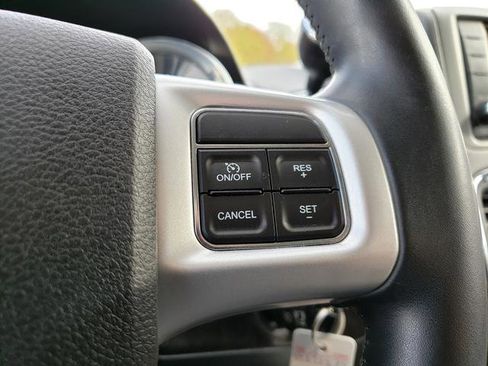 Used 2016 Dodge Grand Caravan SXT w/ Rear Park Assist Package image 19