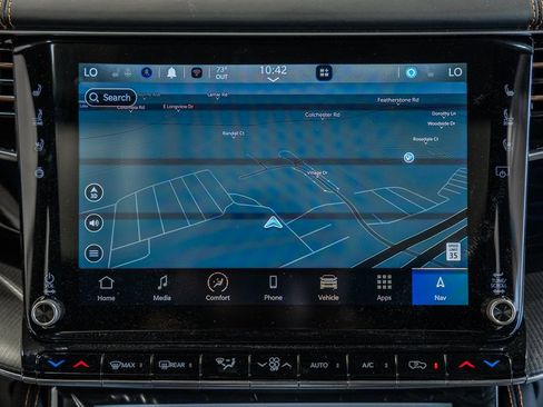 New 2024 Jeep Grand Wagoneer Series III w/ HD Trailer Tow Package image 25