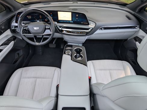 Used 2024 Cadillac Lyriq Sport RWD image 24