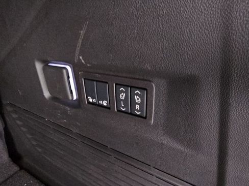 Used 2026 Chevrolet Tahoe High Country AWD/4WD image 38