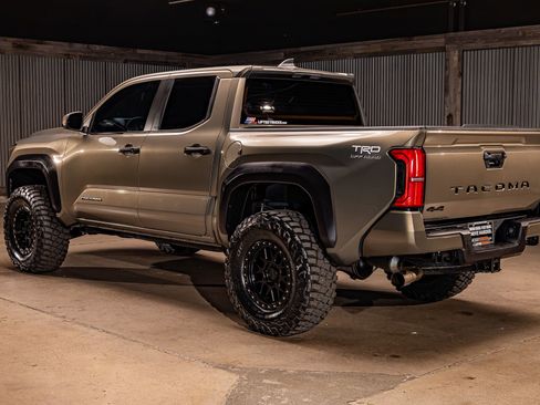 Used 2025 Toyota Tacoma TRD Off-Road image 7