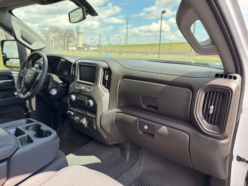 Used 2023 Chevrolet Silverado 2500 Custom w/ Custom Value Package image 33