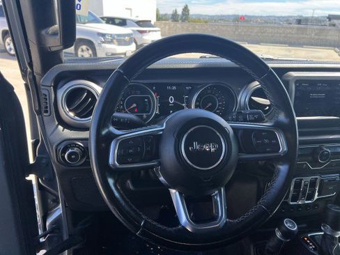 Used 2020 Jeep Wrangler Unlimited Sahara image 11