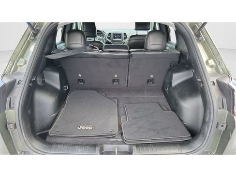 Used 2019 Jeep Cherokee Latitude Plus FWD image 9