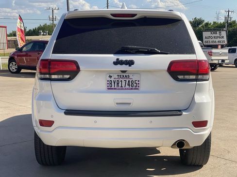 Used 2021 Jeep Grand Cherokee Laredo X AWD/4WD image 6