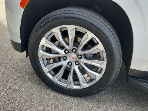 Used 2024 GMC Yukon Denali AWD/4WD image 5