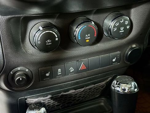 Used 2018 Jeep Wrangler Sport AWD/4WD image 16