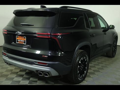 Used 2025 Chevrolet Traverse Z71 w/ Driver Confidence Package image 2