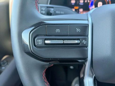 Used 2025 Chevrolet Colorado Z71 AWD/4WD image 25