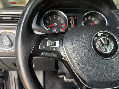 Used 2018 Volkswagen Passat 2.0T R-Line image 11