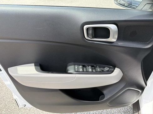 Used 2025 Hyundai Venue SEL FWD image 7