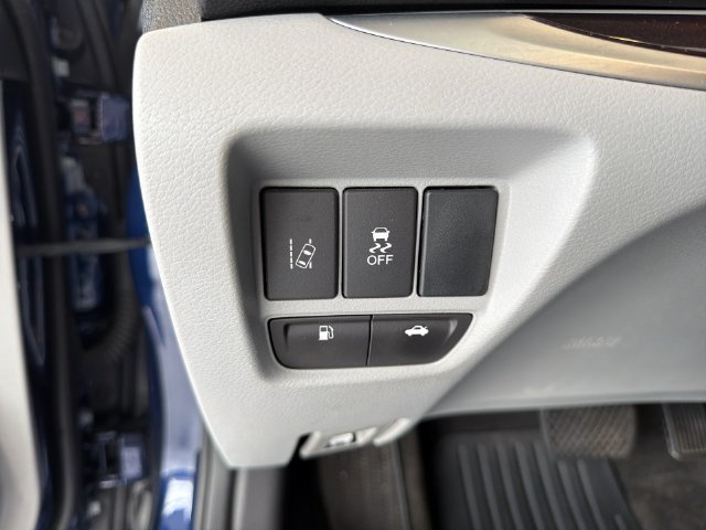 Used 2017 Acura TLX w/ Technology Package FWD image 30
