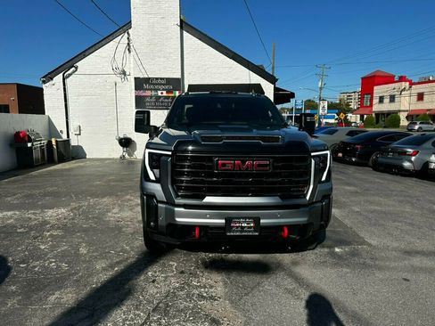 Used 2024 GMC Sierra 2500 AT4 image 8