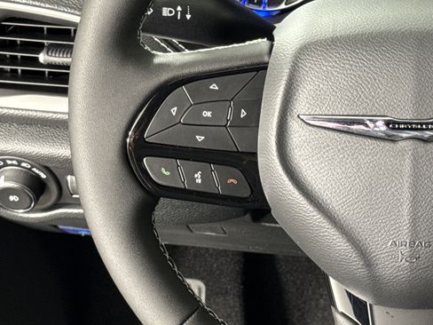 New 2026 Chrysler Pacifica Select image 14