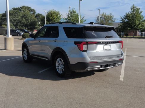 Certified 2025 Ford Explorer Active w/ Active Comfort Package RWD image 6