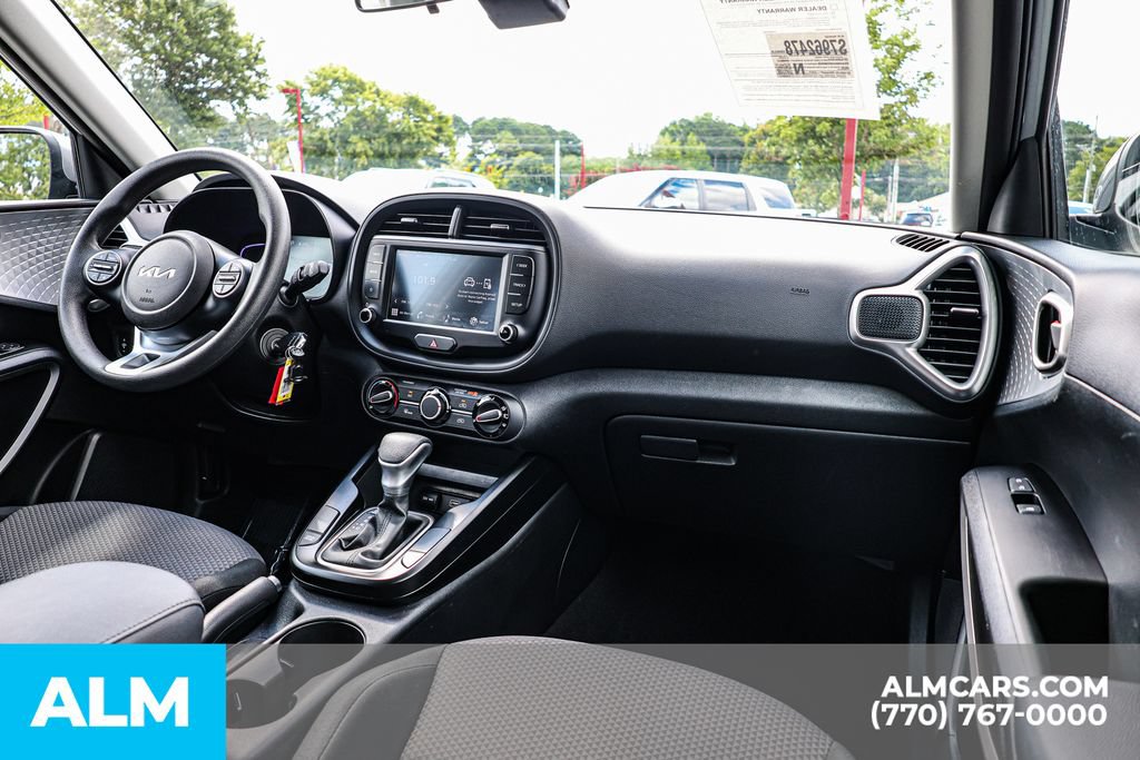 Used 2025 Kia Soul LX w/ LX Technology Package FWD image 29