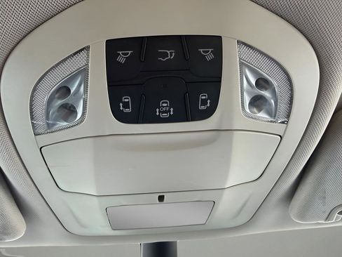 Used 2023 Chrysler Pacifica Touring-L FWD image 28