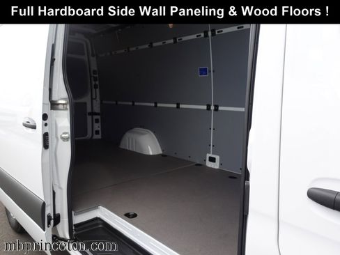 Used 2024 Mercedes-Benz Sprinter 2500 image 11