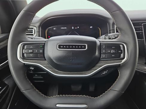 Used 2024 Jeep Wagoneer L Series II RWD image 18