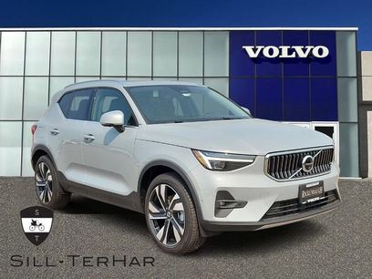 New 2025 Volvo XC40 B5 Ultra w/ Climate Package
