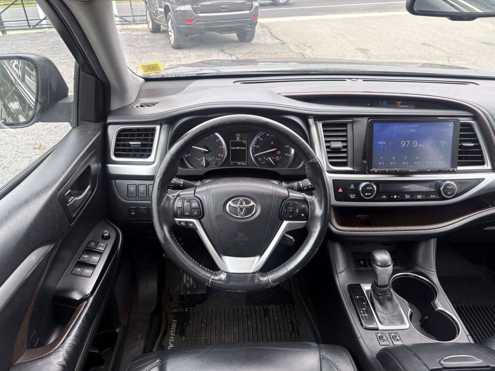 Used 2015 Toyota Highlander XLE AWD/4WD image 15
