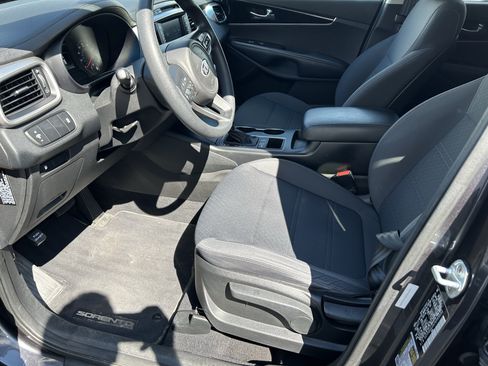 Used 2018 Kia Sorento FWD image 13