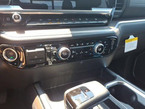 New 2026 GMC Sierra 1500 SLT w/ SLT Premium Plus Package AWD/4WD image 19