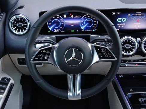 Used 2025 Mercedes-Benz EQB 250+ image 20
