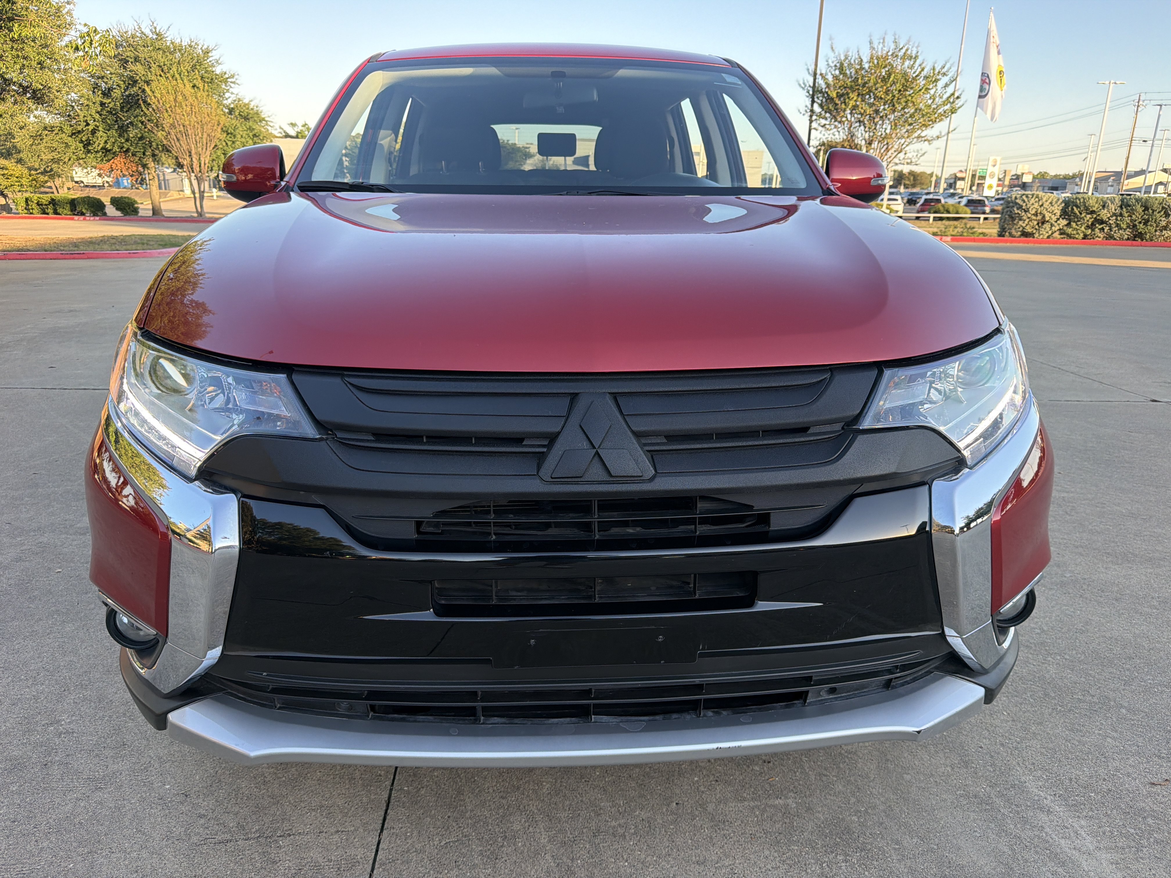 Used 2018 Mitsubishi Outlander SE FWD image 2