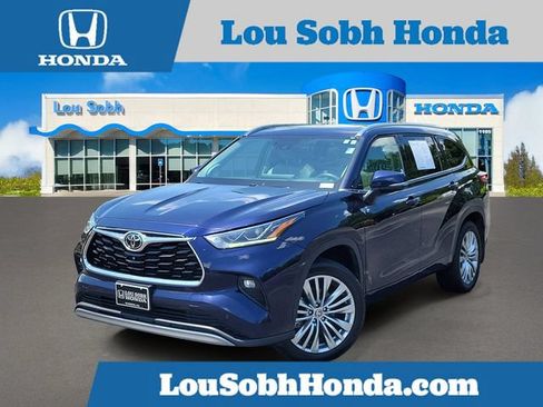 Used 2023 Toyota Highlander Platinum AWD/4WD image 1