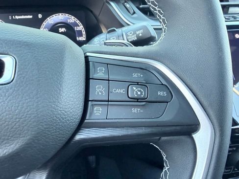 Used 2025 Jeep Grand Cherokee Laredo X image 15