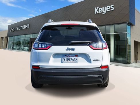 Used 2019 Jeep Cherokee Latitude w/ Popular Appearance Group image 6