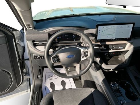 Used 2025 Ford Explorer Active image 12