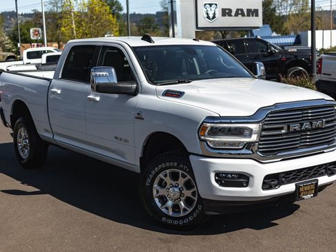 Used 2024 RAM 2500 Laramie AWD/4WD image 2