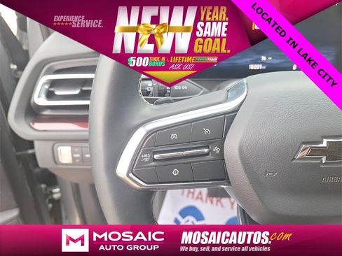Used 2025 Chevrolet Traverse Z71 image 25