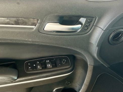 Used 2023 Chrysler 300 Touring L w/ Comfort Group image 12