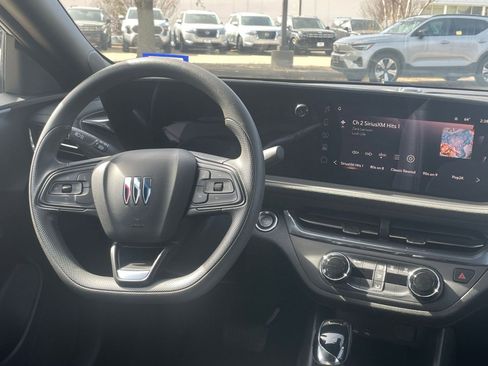 Used 2025 Buick Envista Preferred image 35