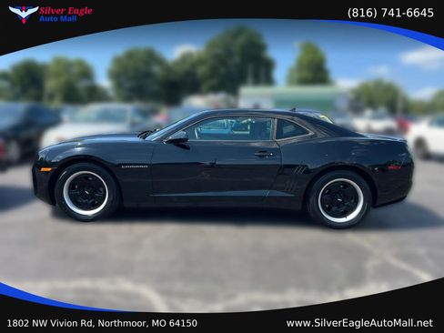 Used 2013 Chevrolet Camaro LS RWD image 2