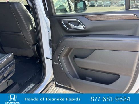 Used 2024 Chevrolet Suburban Premier image 27