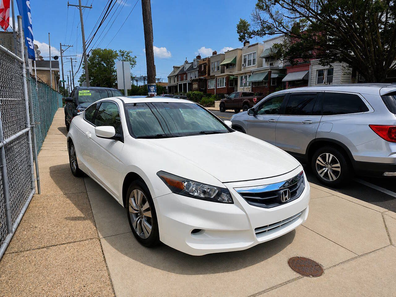 Used 2011 Honda Accord EX-L image 2
