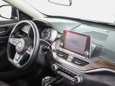 Used 2024 Nissan Altima 2.5 SV image 25