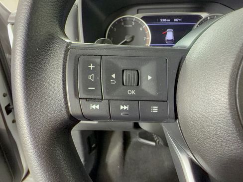 Used 2024 Nissan Rogue S FWD image 17