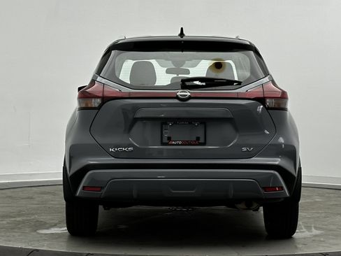 Used 2022 Nissan Kicks SV image 6